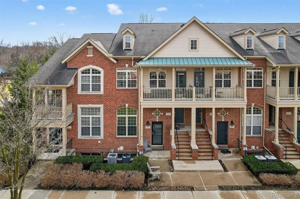 143 E Bay Drive Walled Lake City MI 48390