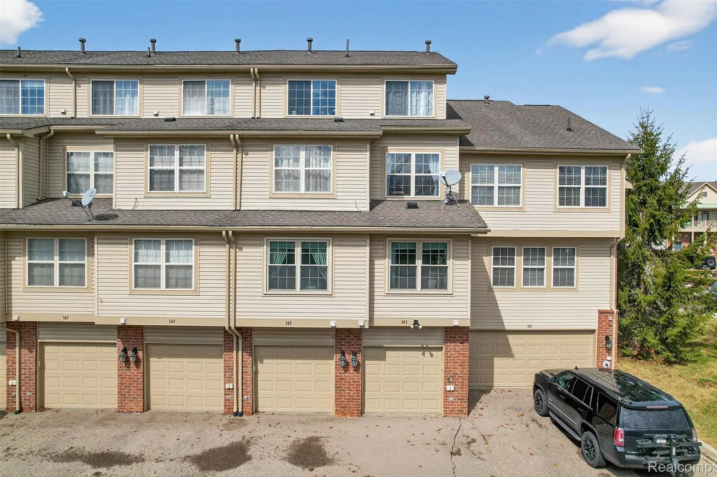 143 E Bay Drive Walled Lake City MI 48390
