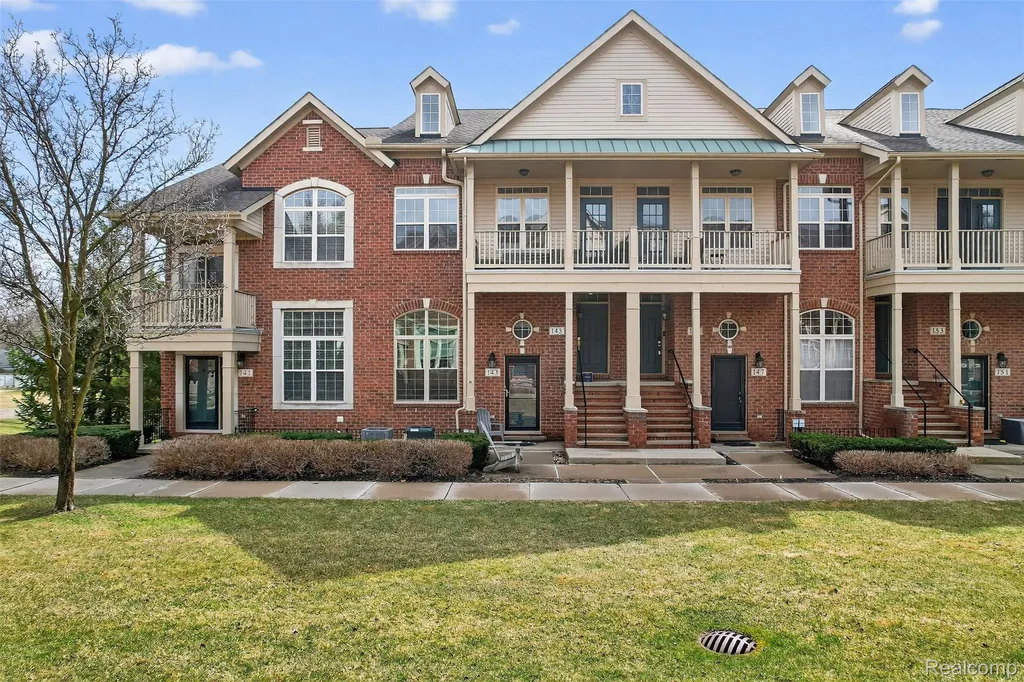 143 E Bay Drive Walled Lake City MI 48390