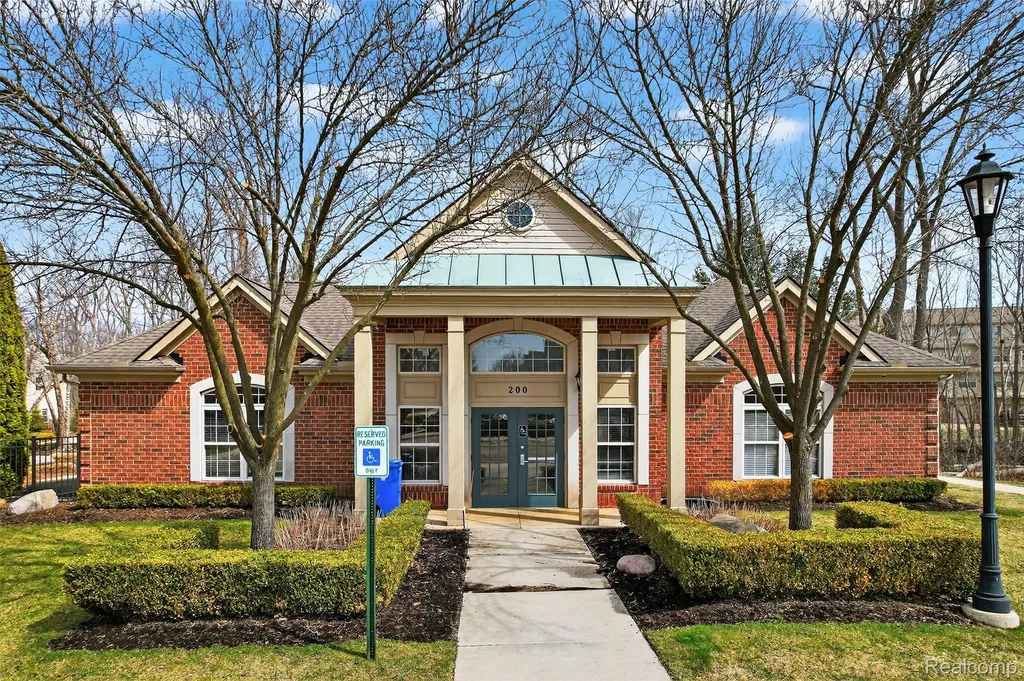 143 E Bay Drive Walled Lake City MI 48390