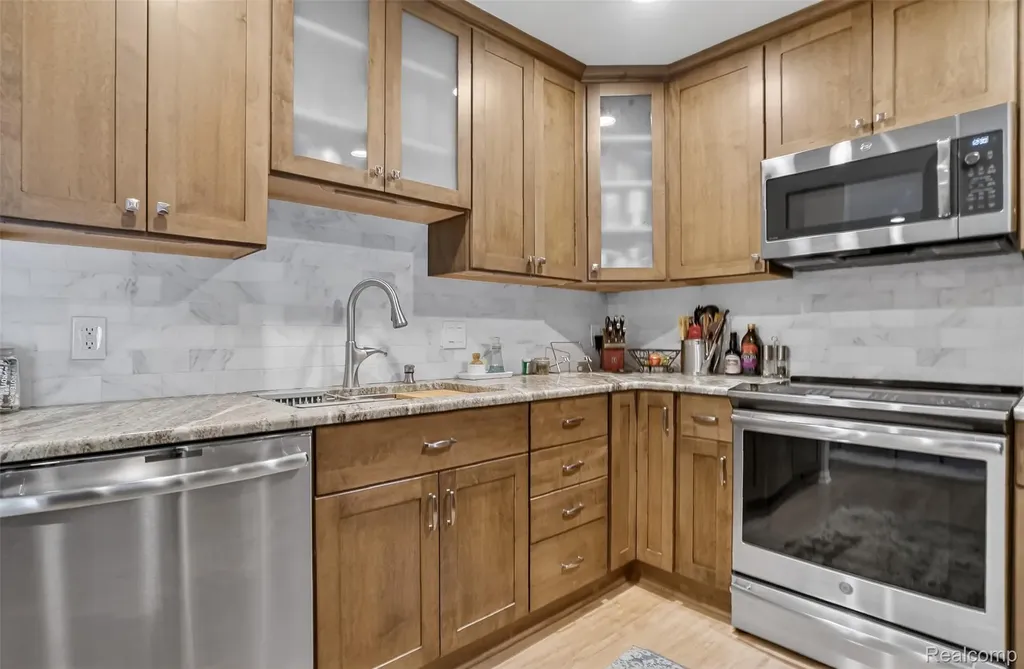 143 E Bay Drive Walled Lake City MI 48390
