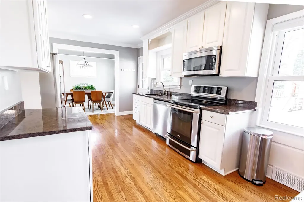 323 Maywood Avenue Rochester City MI 48307