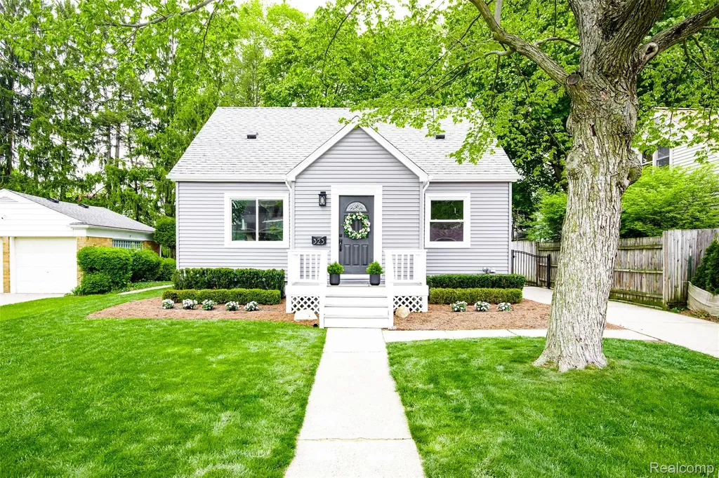 323 Maywood Avenue Rochester City MI 48307