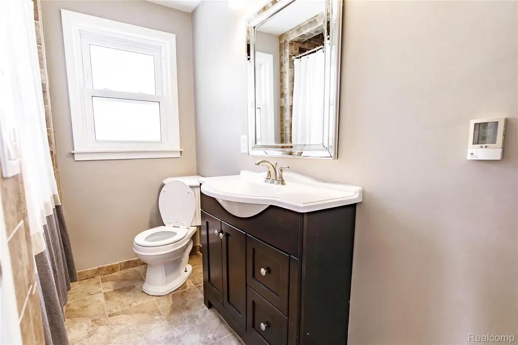 323 Maywood Avenue Rochester City MI 48307