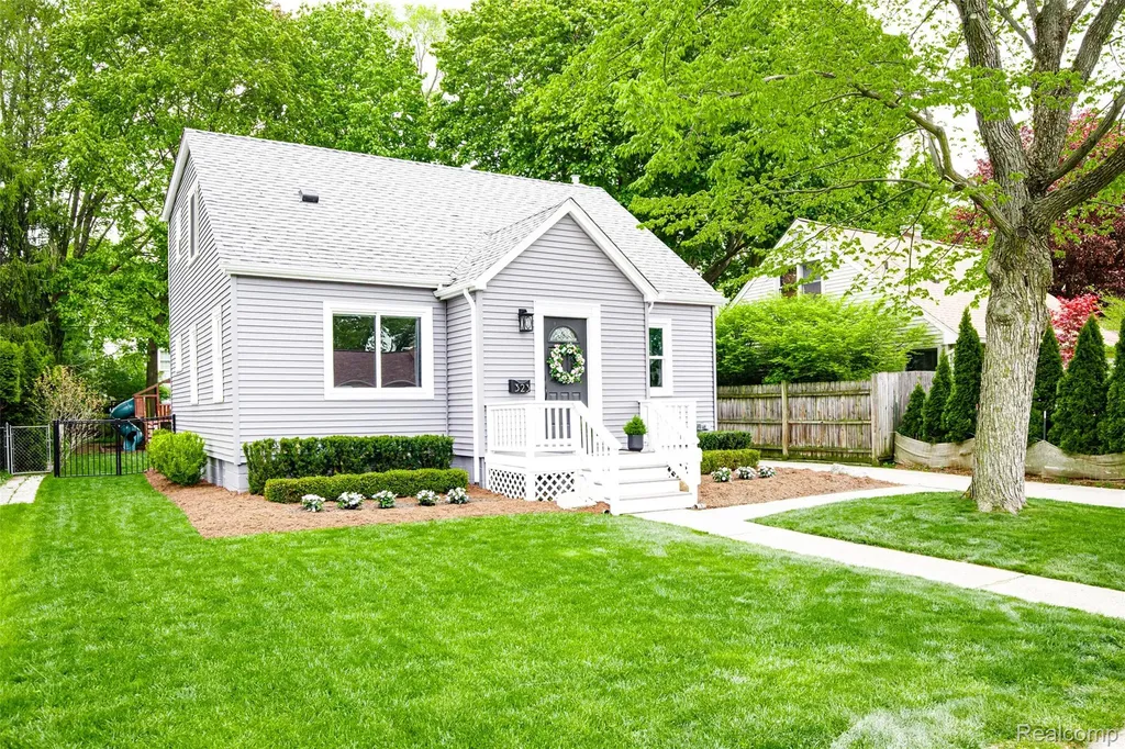 323 Maywood Avenue Rochester City MI 48307