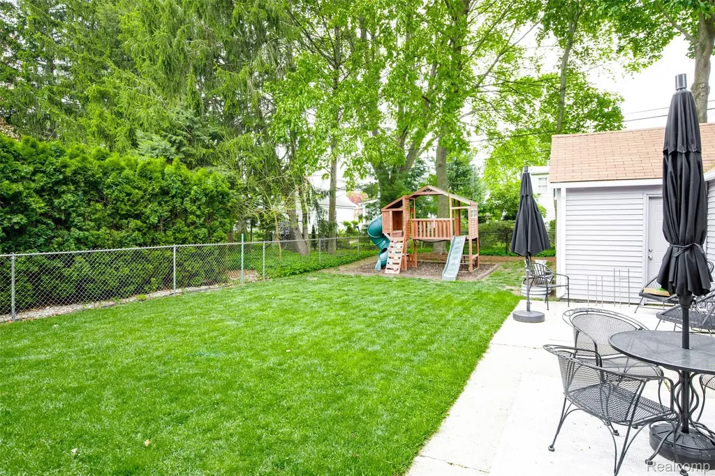 323 Maywood Avenue Rochester City MI 48307