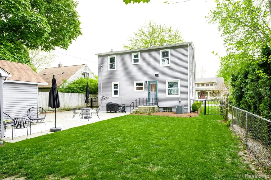 323 Maywood Avenue Rochester City MI 48307