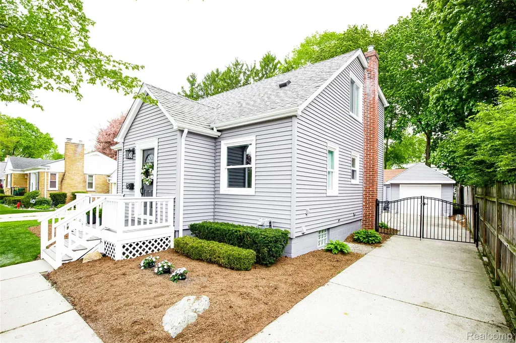 323 Maywood Avenue Rochester City MI 48307