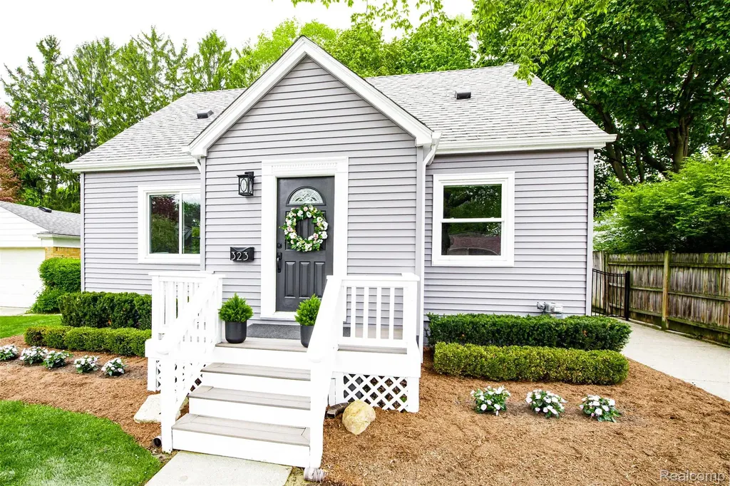 323 Maywood Avenue Rochester City MI 48307