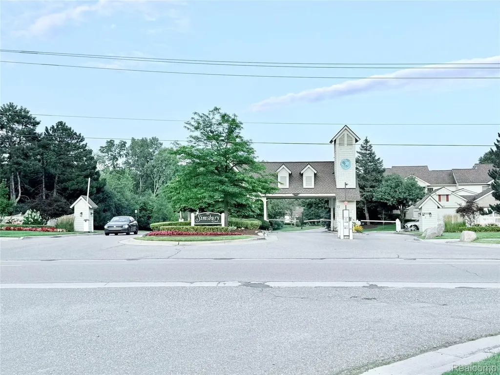 7288 Simsbury Dr. Drive West Bloomfield Charter Township MI 48322