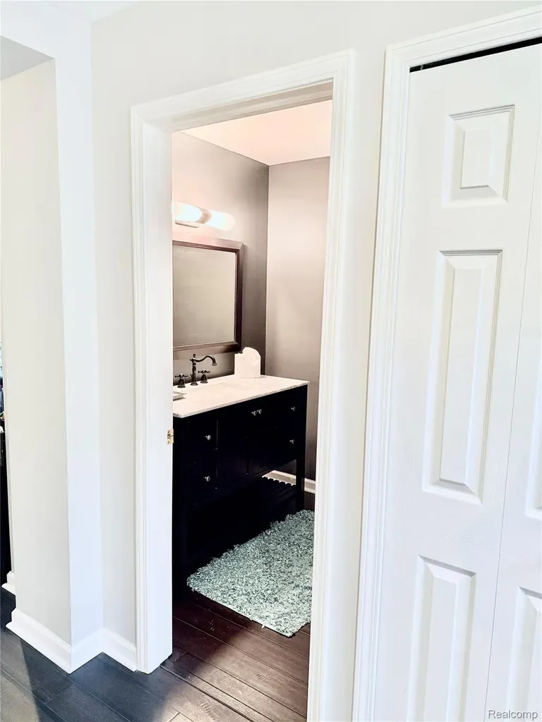 7288 Simsbury Dr. Drive West Bloomfield Charter Township MI 48322