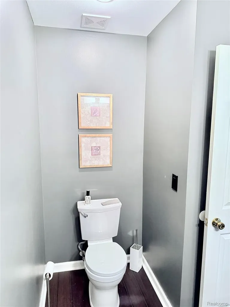 7288 Simsbury Dr. Drive West Bloomfield Charter Township MI 48322