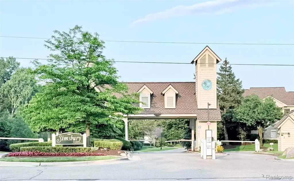 7288 Simsbury Dr. Drive West Bloomfield Charter Township MI 48322
