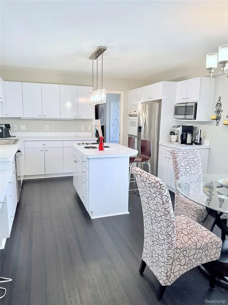 7288 Simsbury Dr. Drive West Bloomfield Charter Township MI 48322