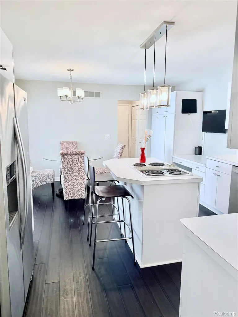 7288 Simsbury Dr. Drive West Bloomfield Charter Township MI 48322