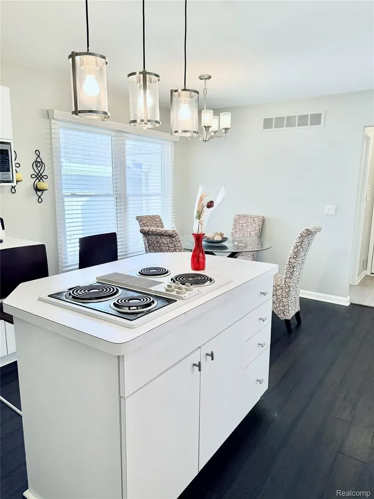 7288 Simsbury Dr. Drive West Bloomfield Charter Township MI 48322