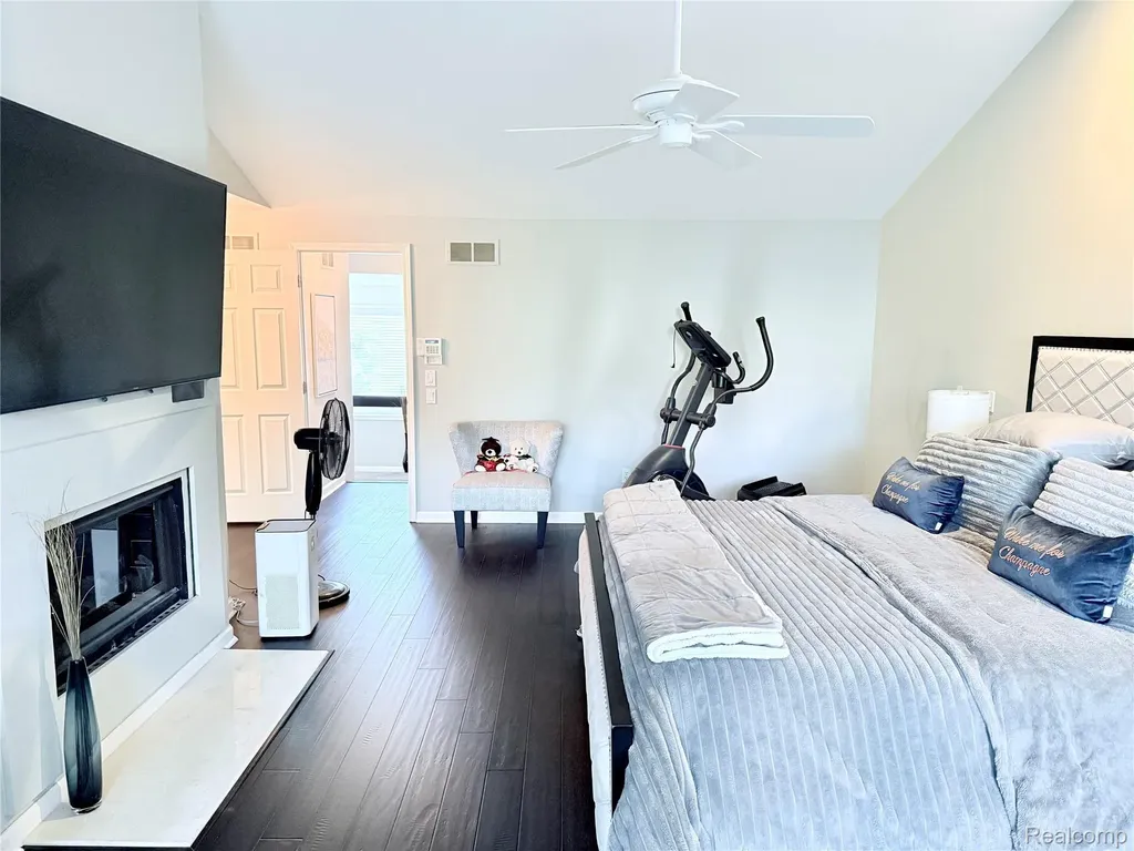 7288 Simsbury Dr. Drive West Bloomfield Charter Township MI 48322