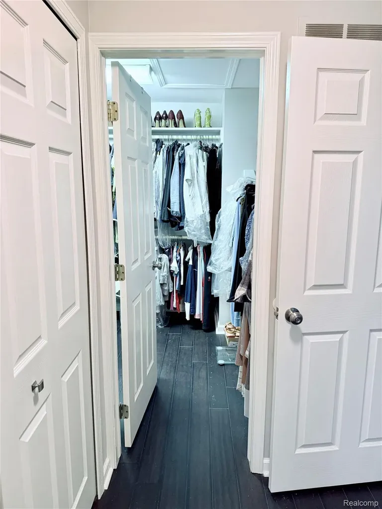 7288 Simsbury Dr. Drive West Bloomfield Charter Township MI 48322