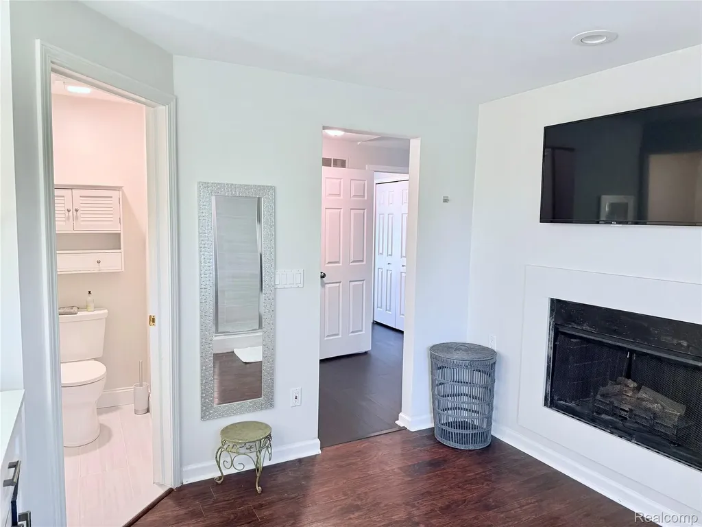 7288 Simsbury Dr. Drive West Bloomfield Charter Township MI 48322