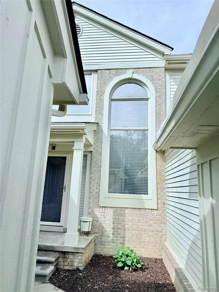 7288 Simsbury Dr. Drive West Bloomfield Charter Township MI 48322