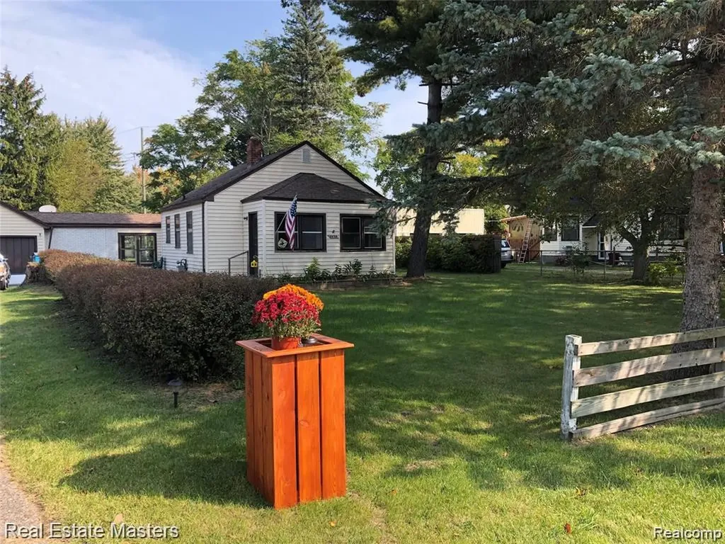 4480 Pine Grove Avenue Fort Gratiot Charter Township MI 48059