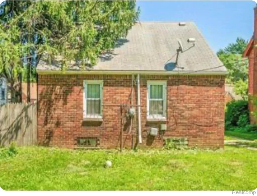 15471 Saint Marys Street Detroit City MI 48227