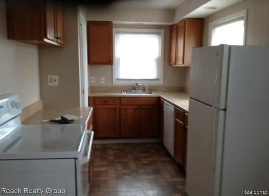 20010 Voiland Street Roseville City MI 48066