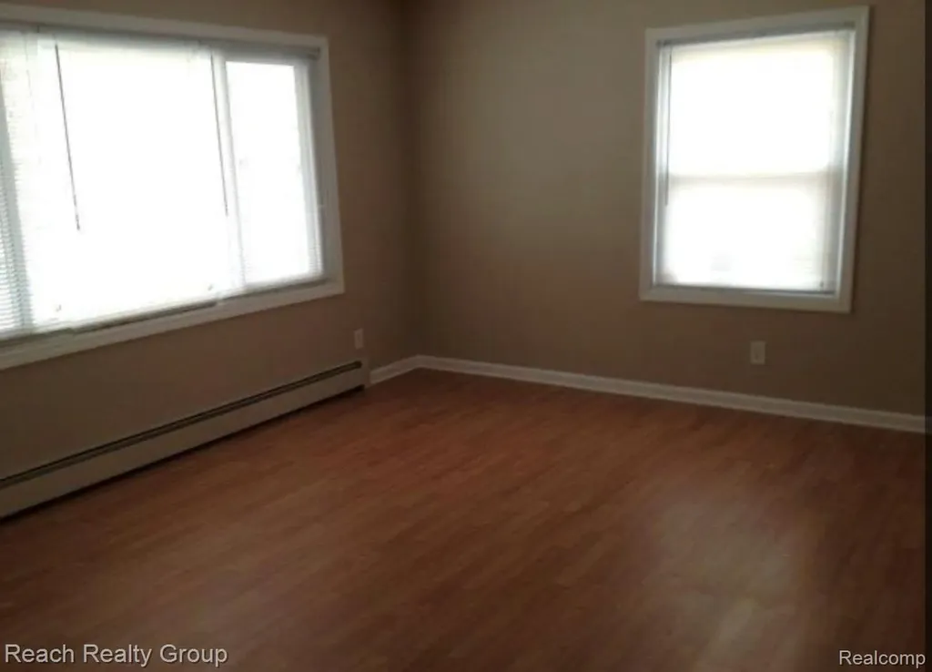 20010 Voiland Street Roseville City MI 48066