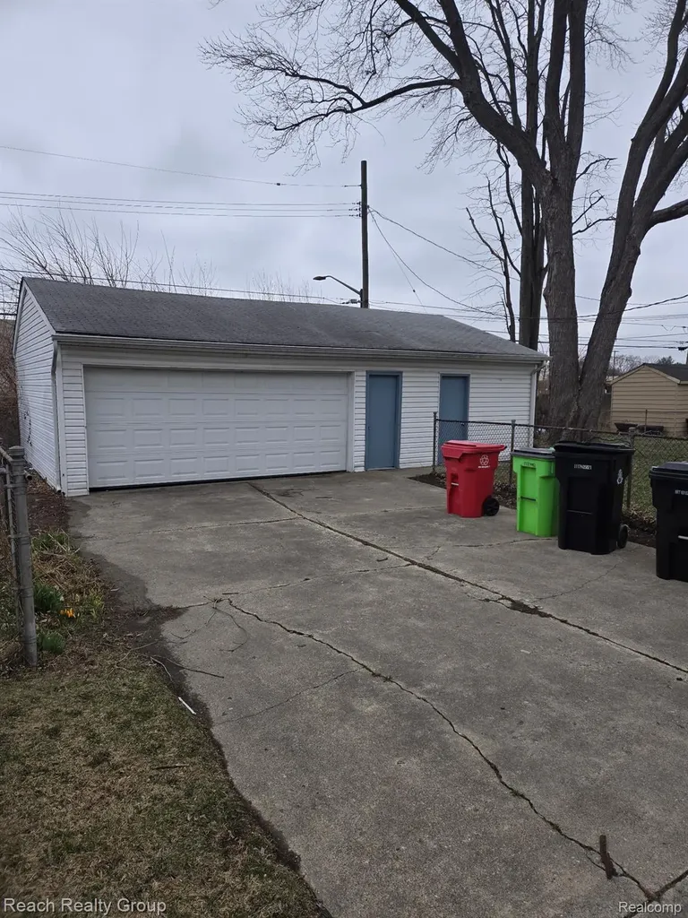 20010 Voiland Street Roseville City MI 48066