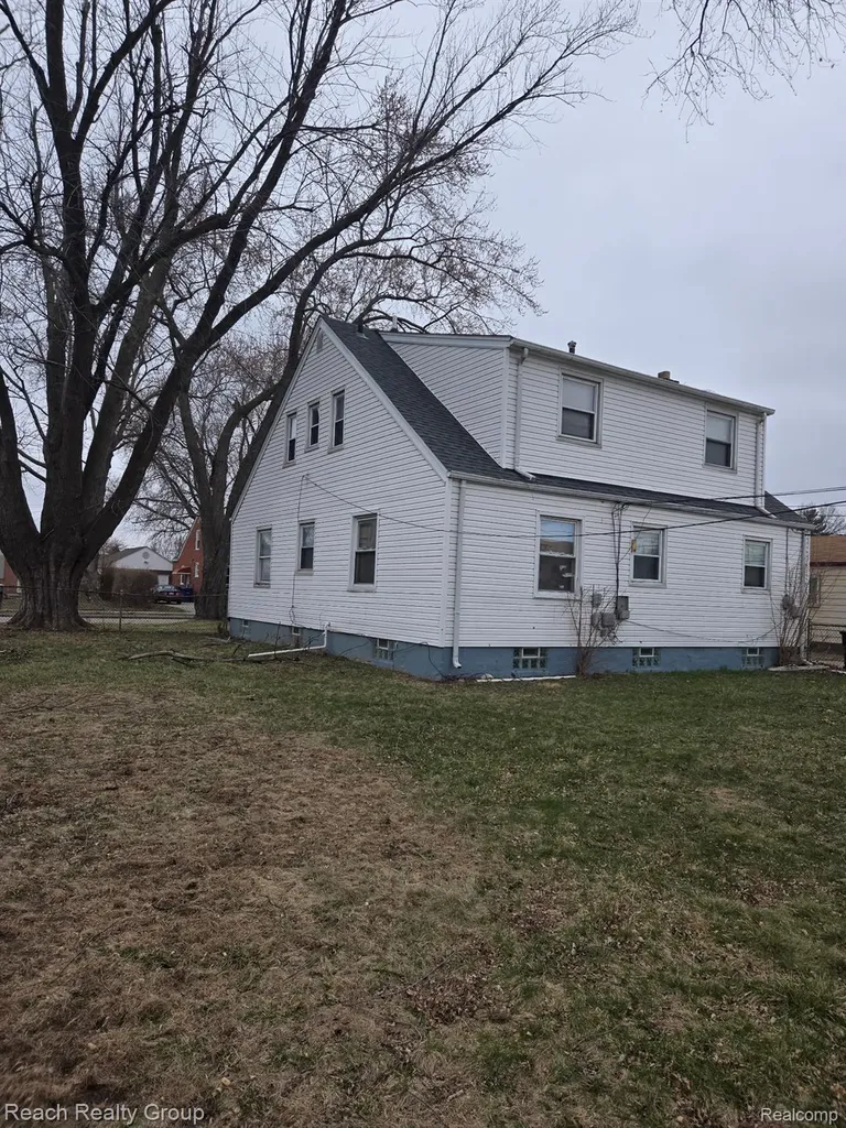 20010 Voiland Street Roseville City MI 48066