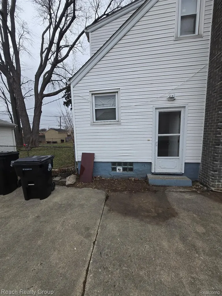 20010 Voiland Street Roseville City MI 48066