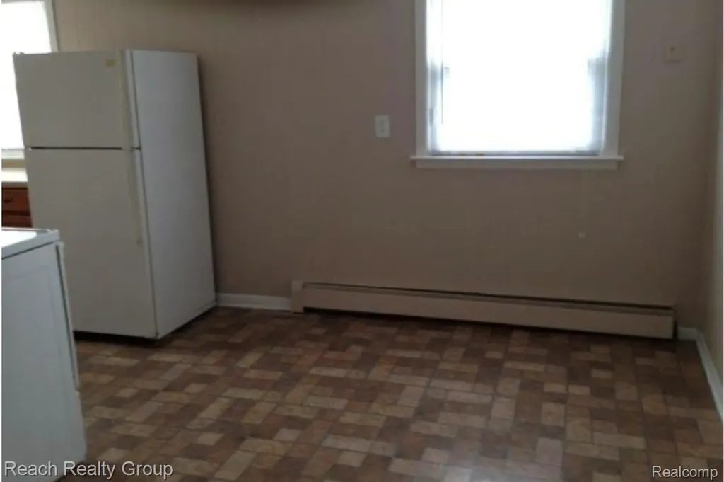 20010 Voiland Street Roseville City MI 48066