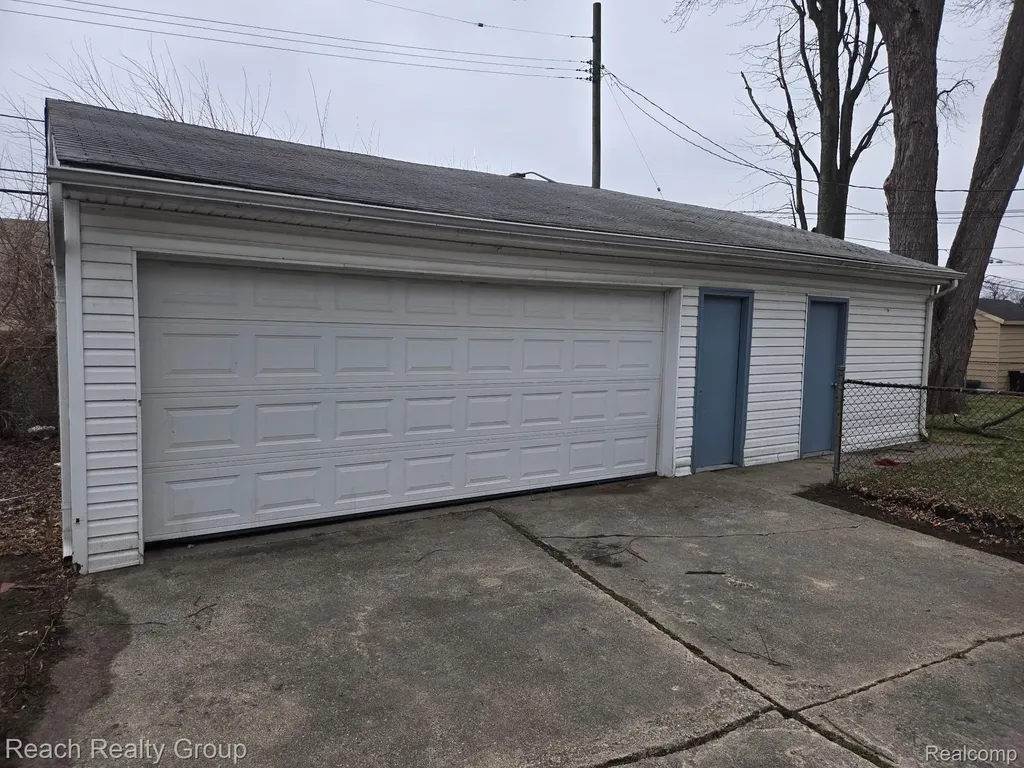 20010 Voiland Street Roseville City MI 48066