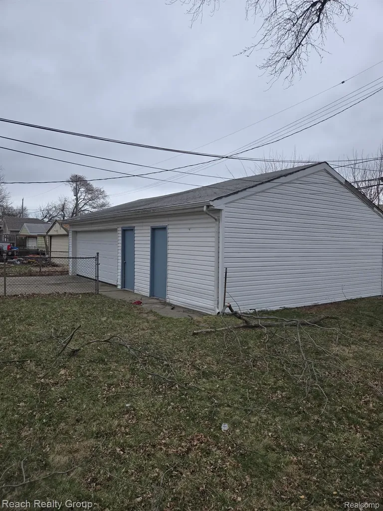 20010 Voiland Street Roseville City MI 48066