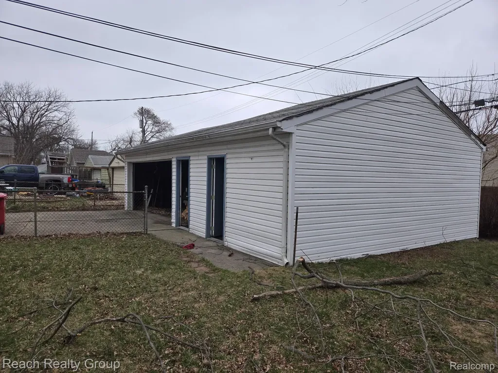 20010 Voiland Street Roseville City MI 48066