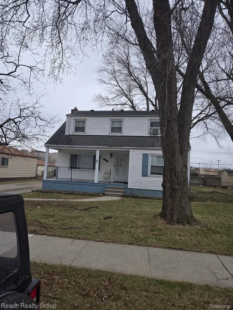 20010 Voiland Street Roseville City MI 48066