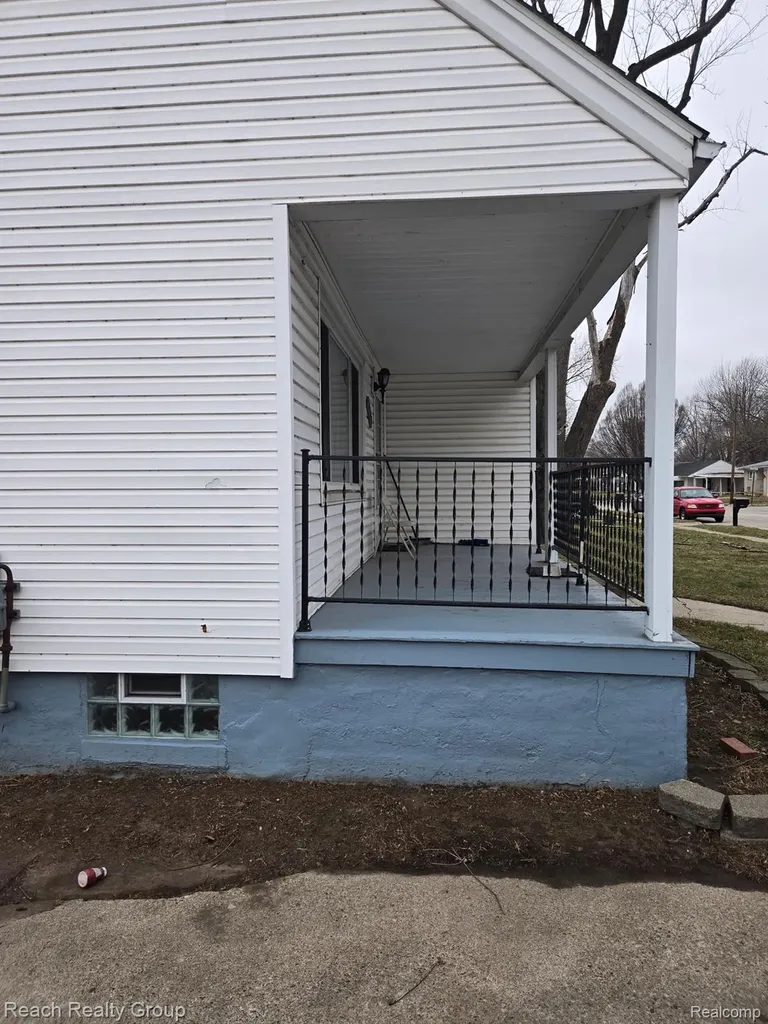 20010 Voiland Street Roseville City MI 48066