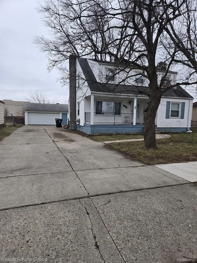 20010 Voiland Street Roseville City MI 48066