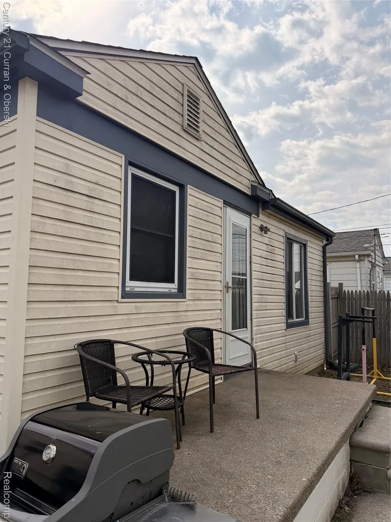 13272 Pullman Street Southgate City MI 48195