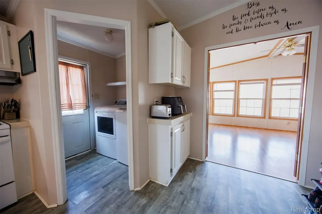 8016 Harbour Drive Ira Township MI 48023