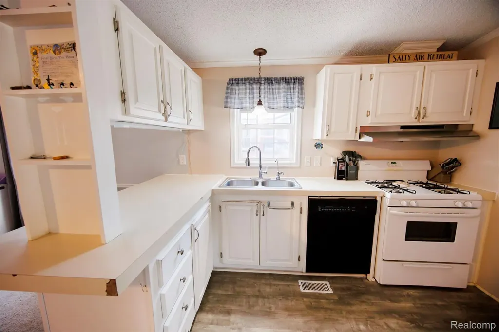 8016 Harbour Drive Ira Township MI 48023