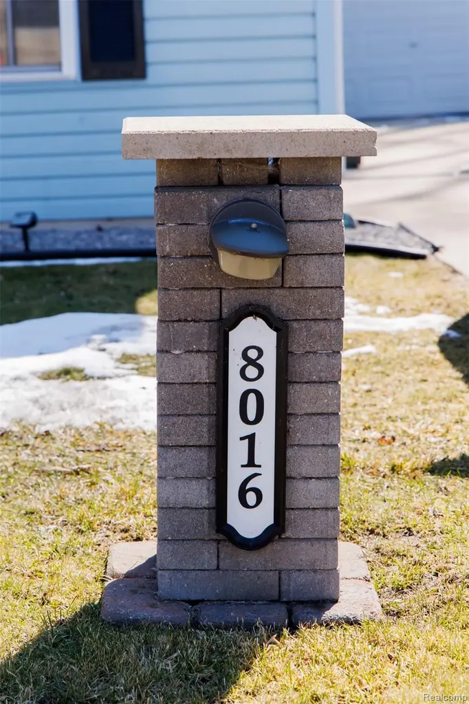 8016 Harbour Drive Ira Township MI 48023