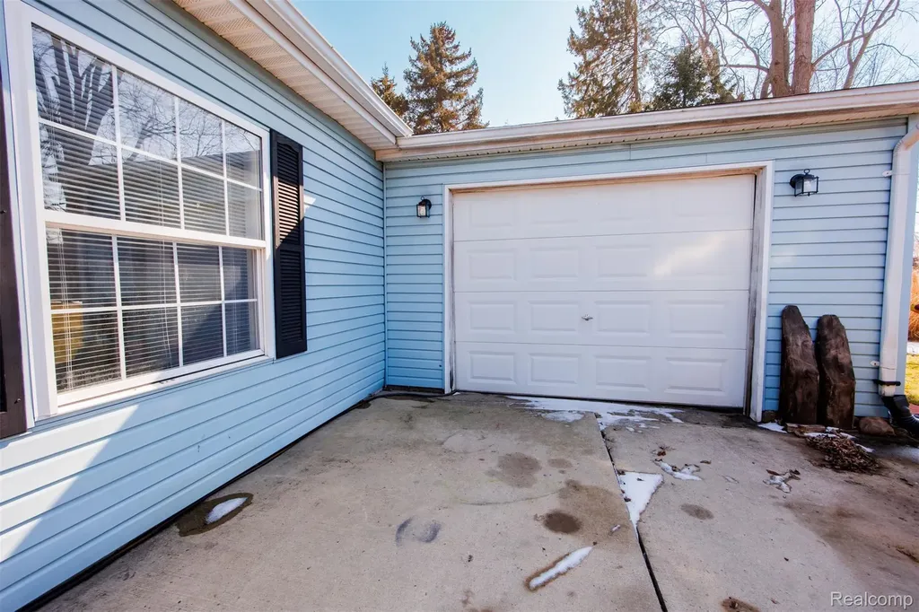 8016 Harbour Drive Ira Township MI 48023