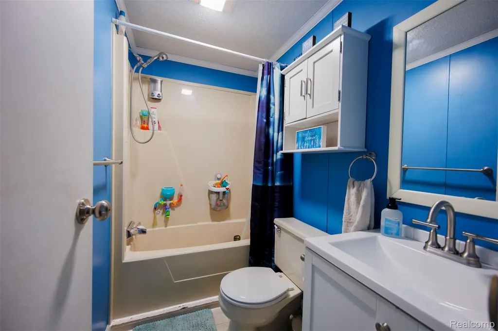 8016 Harbour Drive Ira Township MI 48023