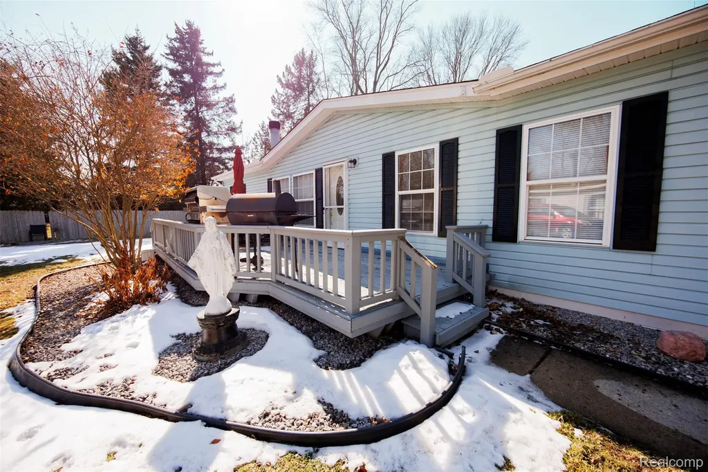 8016 Harbour Drive Ira Township MI 48023