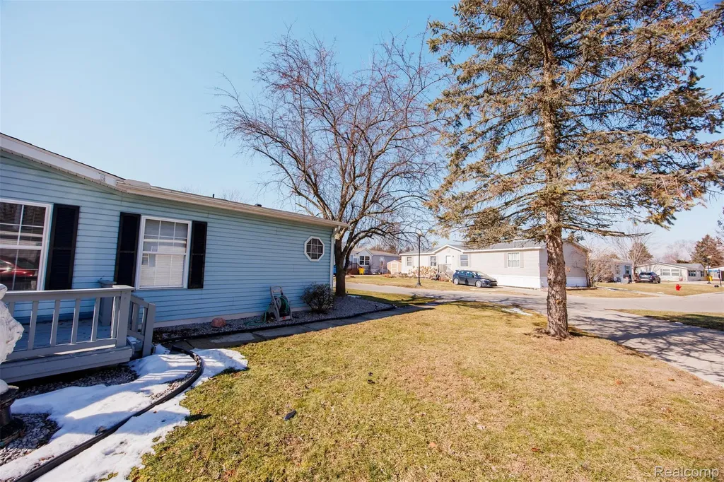 8016 Harbour Drive Ira Township MI 48023
