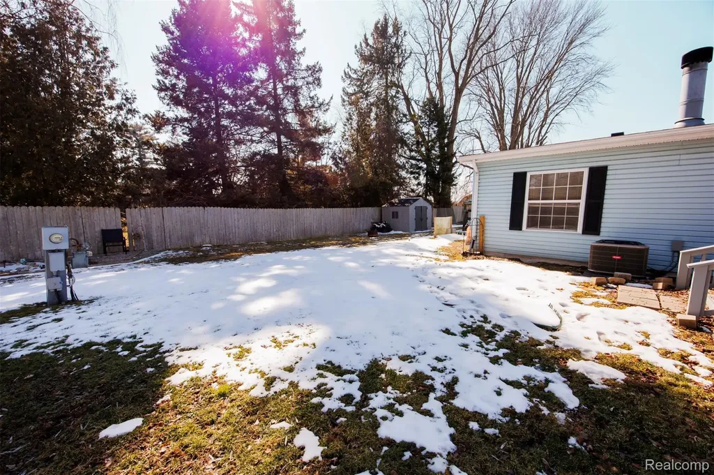 8016 Harbour Drive Ira Township MI 48023