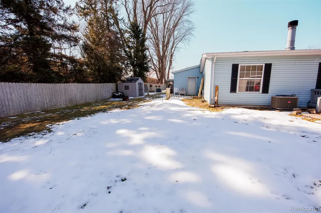 8016 Harbour Drive Ira Township MI 48023