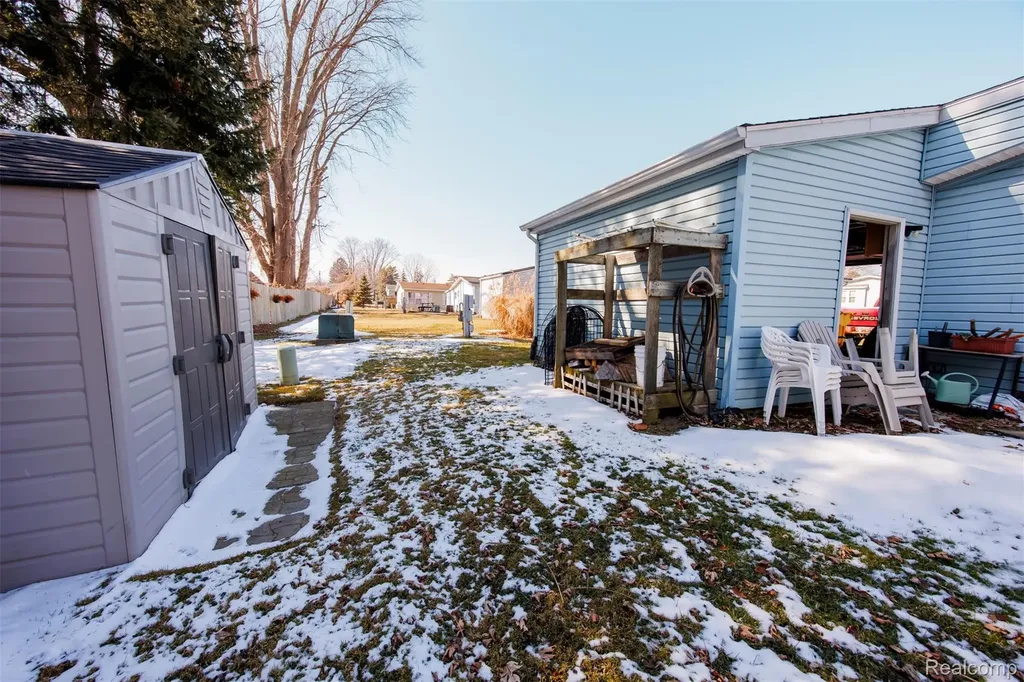 8016 Harbour Drive Ira Township MI 48023