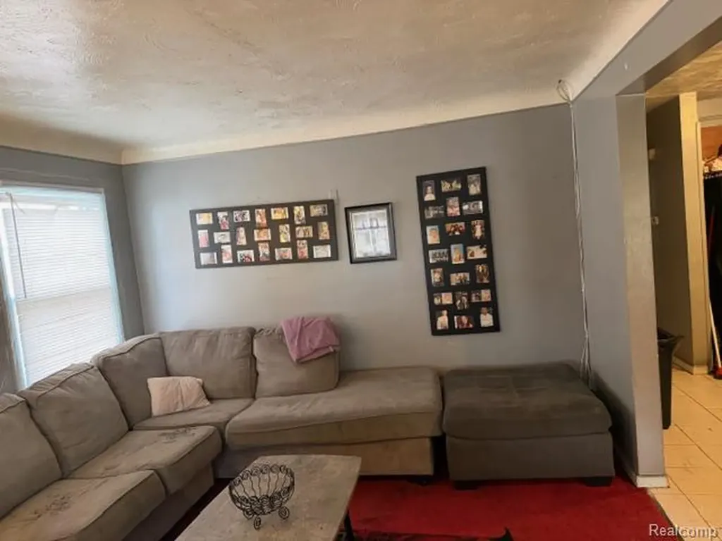 19324 Archdale Street Detroit City MI 48235